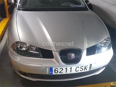 Usado Seat Cordoba Stella 100 CV (73 kW) 2004 Gris / plata Berlina