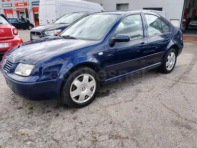 Usado VW Bora Highline 130 CV (95 kW) 2002 Azul Berlina