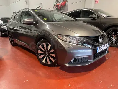 Usado Honda Civic Executive 120 CV (88 kW) 2014 Gris / plata Familiar