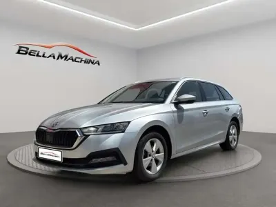 Usado Skoda Octavia Ambition 150 CV (110 kW) 2022 Gris Familiar
