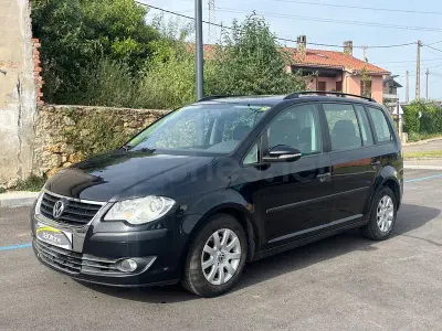 Usado VW Touran 105 CV (77 kW) 2009 Negro Monovolumen