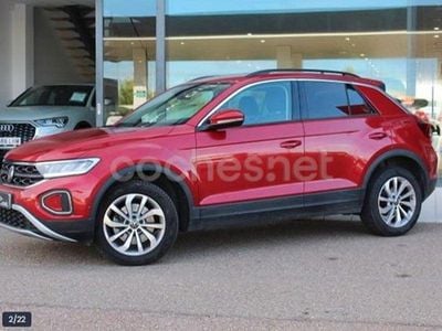Usado VW T-Roc Life 150 CV (110 kW) 2023 Rojo SUV