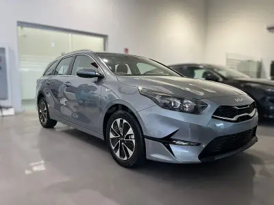 Usado Kia Ceed 100 CV (73 kW) 2025 Gris / plata Utilitario