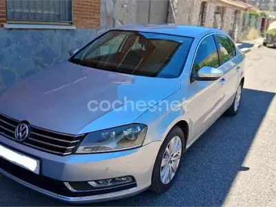 Usado VW Passat Edition 105 CV (77 kW) 2011 Gris / plata Berlina