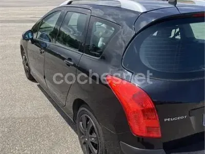 Usado Peugeot 308 SW Access 92 CV (67 kW) 2012 Negro Familiar