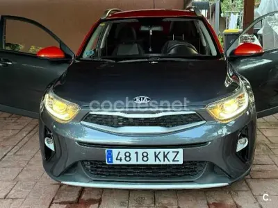 Usado Kia Stonic 120 CV (88 kW) 2018 Gris / plata SUV