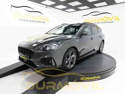 Usado Ford Focus ST-Line 125 CV (91 kW) 2019 Gris / plata Familiar