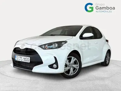Usado Toyota Yaris Hybrid Active 116 CV (85 kW) 2025 Blanco Berlina