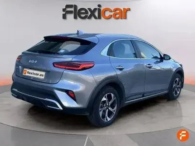 Usado Kia XCeed 120 CV (88 kW) 2023 Gris SUV