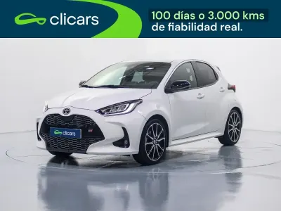 Usado Toyota Yaris Hybrid Sport 116 CV (85 kW) 2022 Blanco Berlina