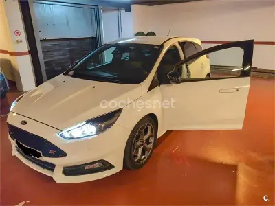 Usado Ford Focus ST 250 CV (183 kW) 2017 Blanco Berlina