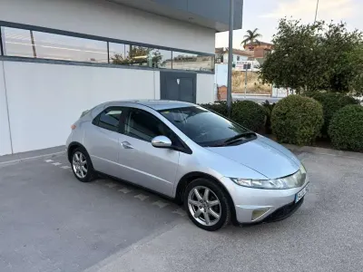 Usado Honda Civic Executive 140 CV (102 kW) 2006 Plateado Utilitario