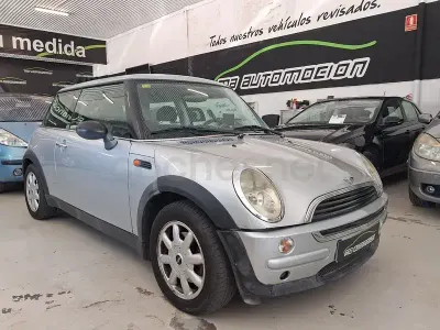 Usado Mini ONE 90 CV (66 kW) 2002 Gris / plata Utilitario