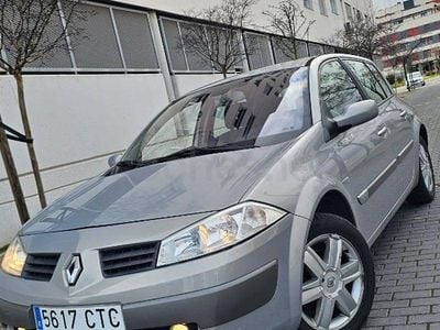 Usado Renault Mégane II Authentique 115 CV (84 kW) 2004 Gris / plata Berlina