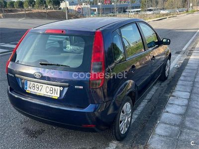 Usado Ford Fiesta Trend 68 CV (50 kW) 2002 Azul Utilitario
