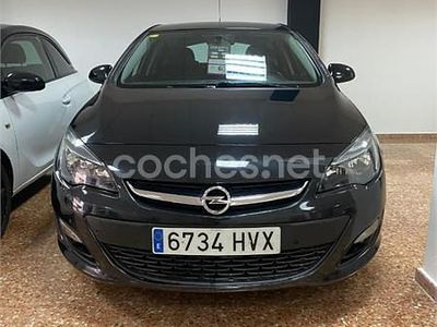 Usado Opel Astra Selective 115 CV (84 kW) 2014 Negro Berlina
