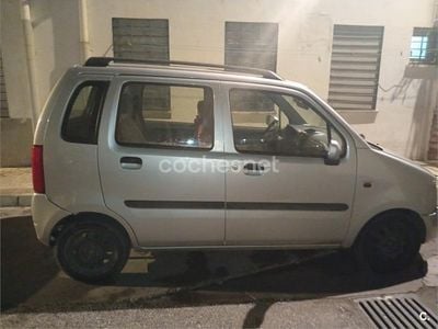 Gris / plata Usado 2001 Opel Agila Berlina | 1300 €