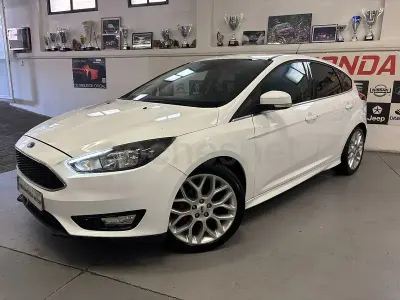 Usado Ford Focus Sport 120 CV (88 kW) 2015 Blanco Berlina