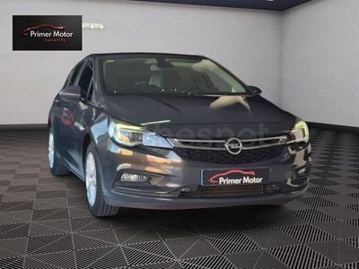 Usado Opel Astra Selective 125 CV (91 kW) 2015 Gris / plata Berlina