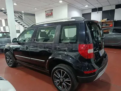 Usado Skoda Yeti 110 CV (80 kW) 2014 Negro SUV