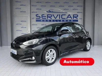 Usado Toyota Yaris Hybrid Business Edition 116 CV (85 kW) 2023 Negro Berlina
