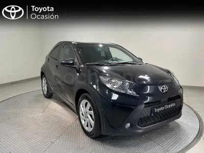 Usado Toyota Aygo X Play 72 CV (52 kW) 2022 Negro SUV