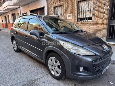 Usado Peugeot 207 Outdoor Outdoor 90 CV (66 kW) 2010 Gris / plata Familiar