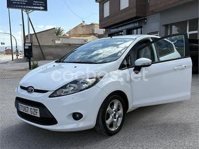Usado Ford Fiesta Trend 68 CV (50 kW) 2010 Blanco Utilitario