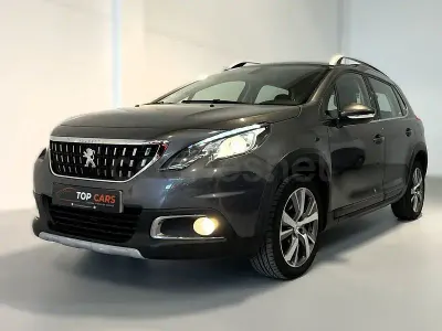 Usado Peugeot 2008 Allure 100 CV (73 kW) 2018 Gris / plata SUV