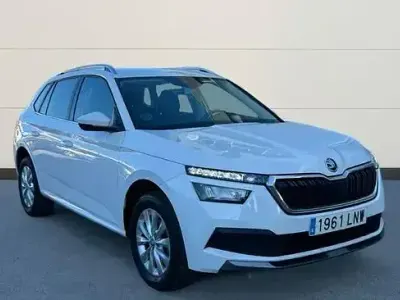 Usado Skoda Kamiq Ambition 110 CV (80 kW) 2021 Blanco SUV