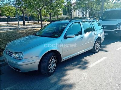 Usado VW Golf IV Highline 105 CV (77 kW) 2004 Gris / plata Familiar