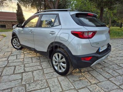 Usado Kia Stonic 100 HP (73 kW) 2022 Cinzento SUV