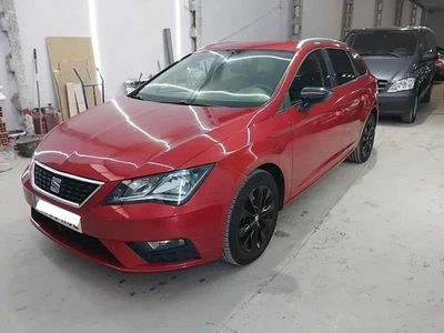 Usado Seat Leon ST Style 116 CV (85 kW) 2019 Rojo Familiar