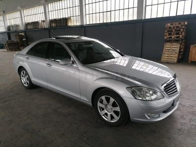Usado Mercedes S320 204 CV (150 kW) 2006 Gris / plata Berlina