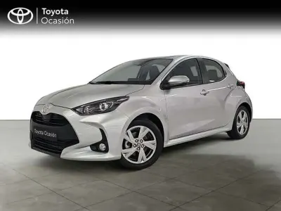 Usado Toyota Yaris Active 116 CV (85 kW) 2025 Gris Utilitario