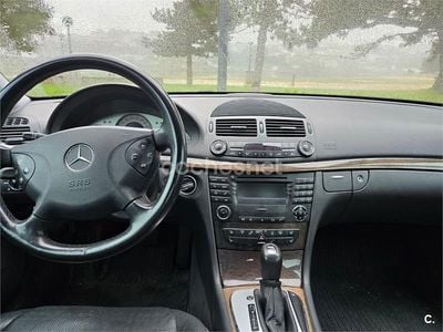 Usado Mercedes E320 Elegance 204 CV (150 kW) 2006 Gris / plata Berlina