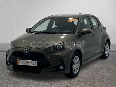 Gris / plata Usado 2022 Toyota Yaris Hybrid Style Berlina | 17.990 € (Buen precio)