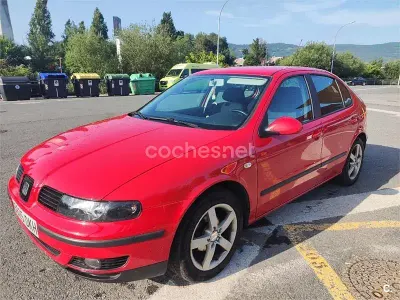 Usado Seat Leon Sport 105 CV (77 kW) 2005 Rojo Utilitario