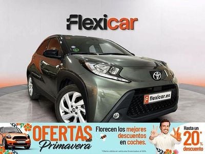 Usado Toyota Aygo Play 72 CV (52 kW) 2022 Gris