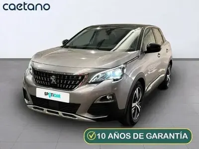 Usado Peugeot 3008 Allure 130 CV (95 kW) 2019 Gris / plata SUV