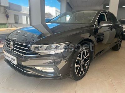 Usado VW Passat Executive 150 CV (110 kW) 2020 Gris / plata Berlina