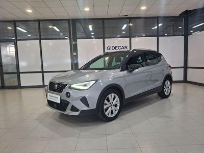 Usado Seat Arona Xperience 110 CV (80 kW) 2021 Gris / plata SUV