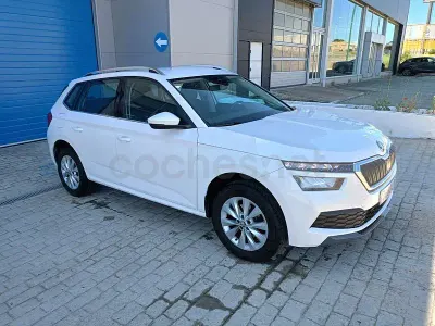 Usado Skoda Kamiq Ambition 110 CV (80 kW) 2022 Blanco SUV