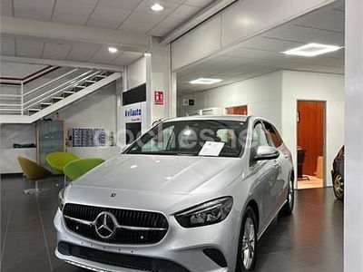 Usado Mercedes B180 109 CV (80 kW) 2019 Gris / plata Monovolumen