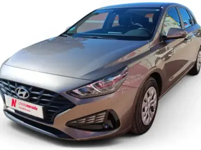 Usado Hyundai i30 110 CV (80 kW) 2021 Gris Utilitario