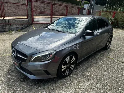 Usado Mercedes A200 150 CV (110 kW) 2018 Gris / plata Berlina