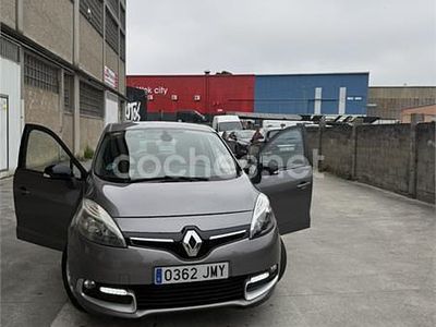 Usado Renault Scénic III Life 115 CV (84 kW) 2015 Gris / plata Monovolumen