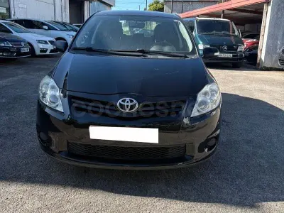 Usado Toyota Auris Active 90 CV (66 kW) 2010 Negro Utilitario