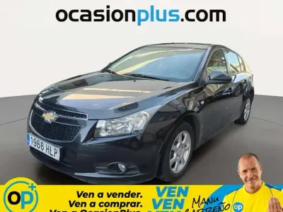 Usado Chevrolet Cruze LT 131 CV (96 kW) 2012 Negro Utilitario
