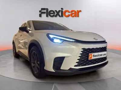 Usado Lexus LBX 136 CV (100 kW) 2025 Gris SUV